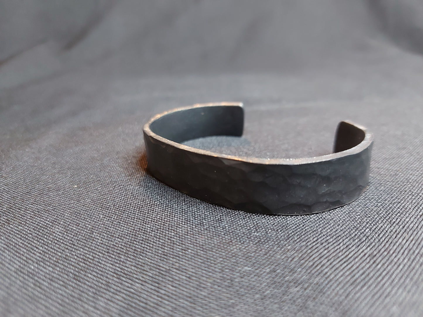 Hammered effect Armring