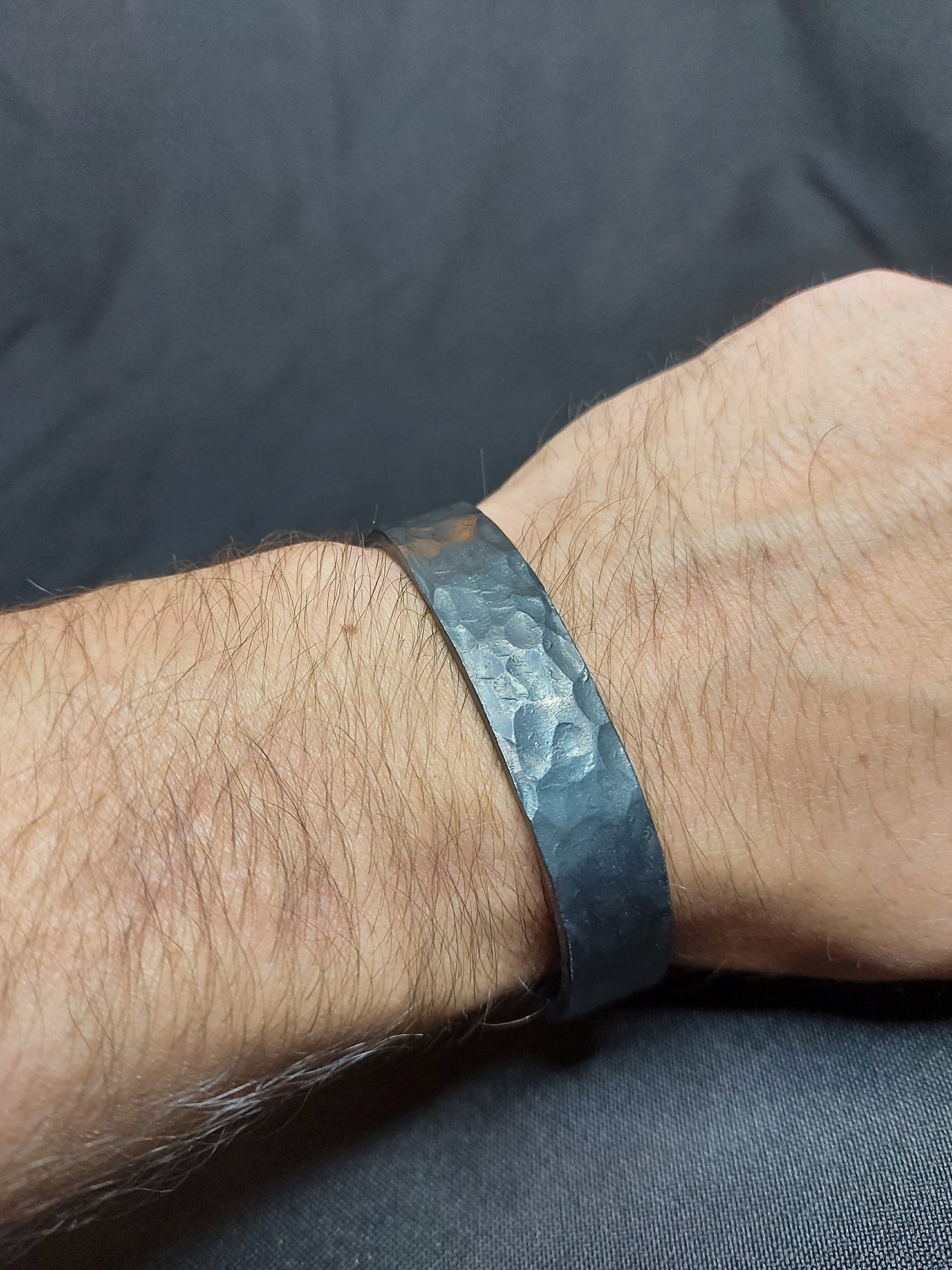 Hammered effect Armring