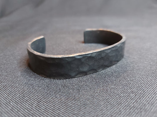 Hammered effect Armring