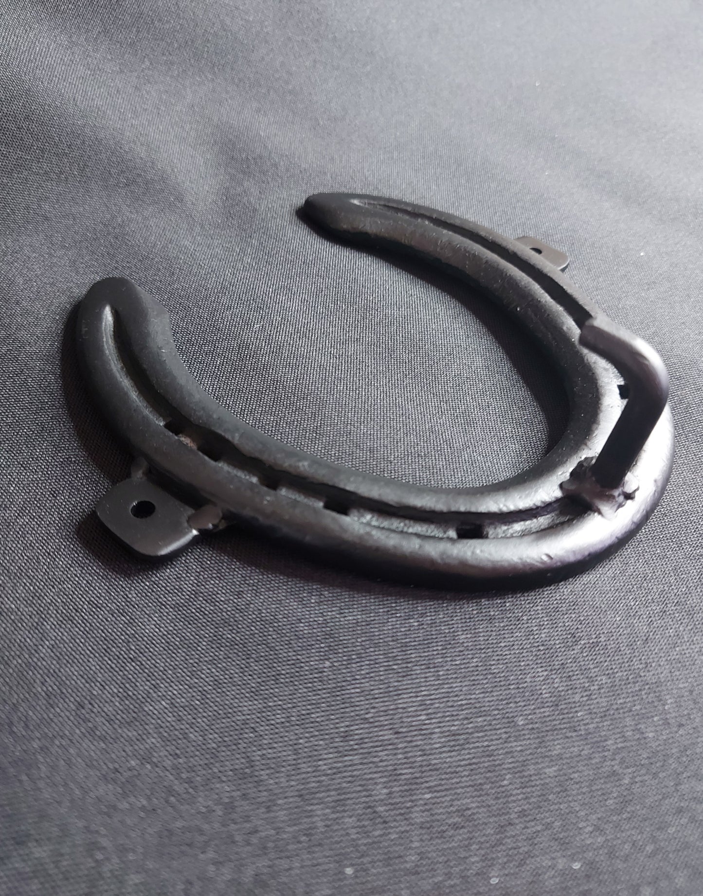 Horseshoe single coat hook