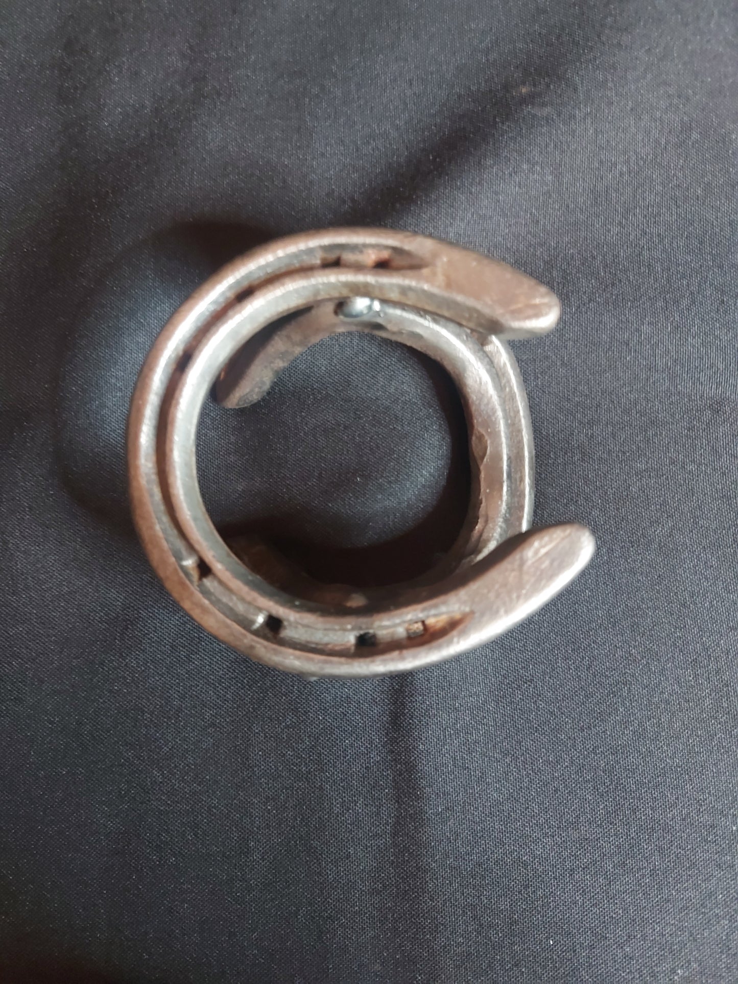 Horseshoe Orb stand